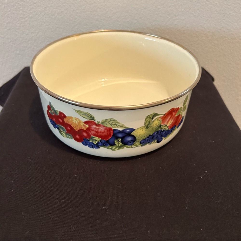 7.25” vintage like new Mayfair bowl. Vitroceramics.